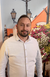 Adrian Chmiel, Immobilienberater