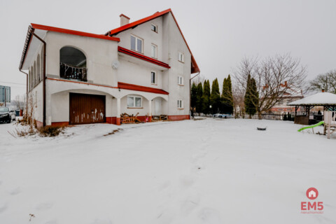 Dom z garażem i obok Białegostoku