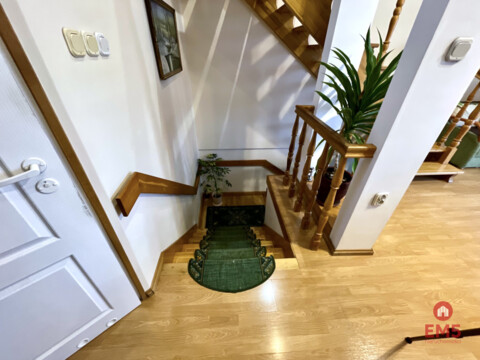 Dom szeregowy z lokalem usługowym