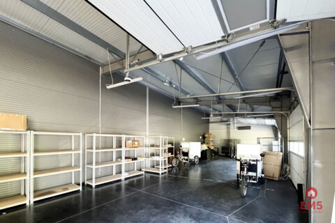Hala z zapleczem biurowo-socjalnym, 570 m2