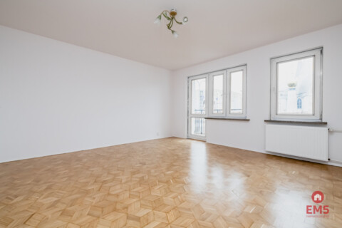 Wysoki parter z balkonem