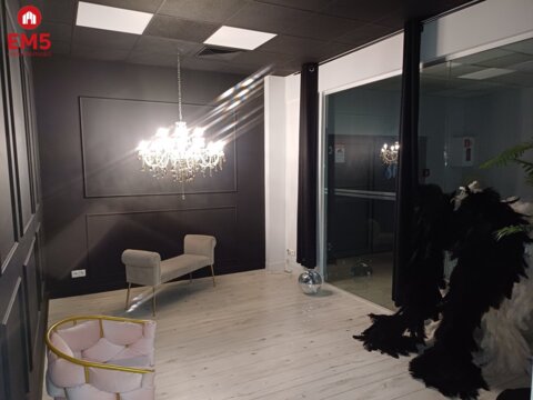 Atrakcyjny lokal w centrum, studio w prestiżowej l