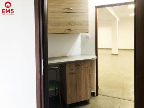 Lokal biurowy 90-150 m2 przy ruchliwej ulicy