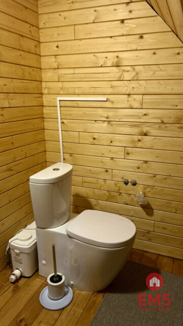 Drewniany dom z działką, sauną i garażem