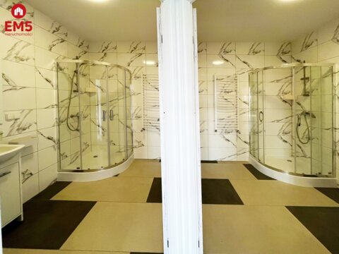 Lokal z placem  przy głównej drodze