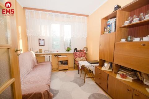 3 pokoje Ul .Skrajna 64m2  piętro 1