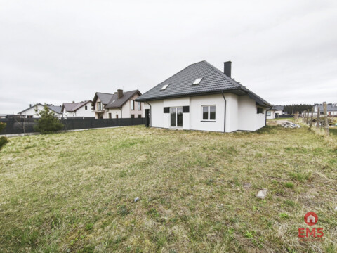 Dom wolnostojący 160 m² blisko jeziora i lasu