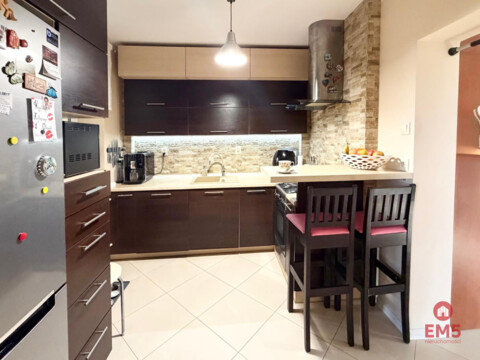 3 pokojowe mieszkanie Nowe Miasto, garaż