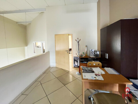 Powierzchnia handlowo biurowa z placem