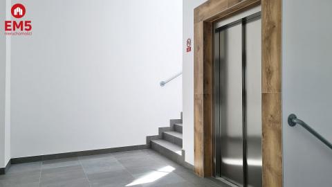 Lokal użytkowy 428 m2 w nowoczesnym budynku