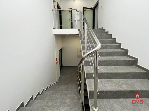 Lokale w nowoczesnym budynku