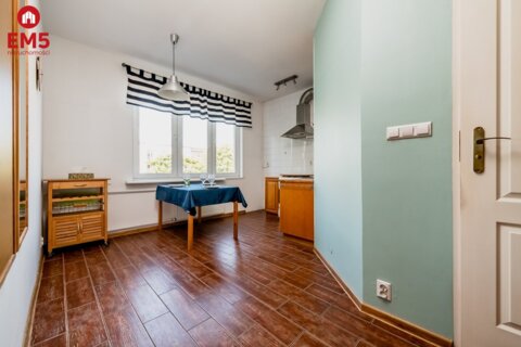 Dwa pokoje, winda, balkon.