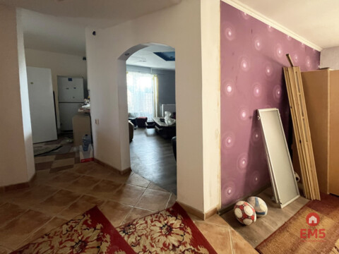 Dom,  hala, działka. Nieruchomość do wykończenia.