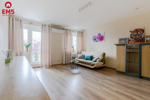 Parter, dwa pokoje, taras 9m2,