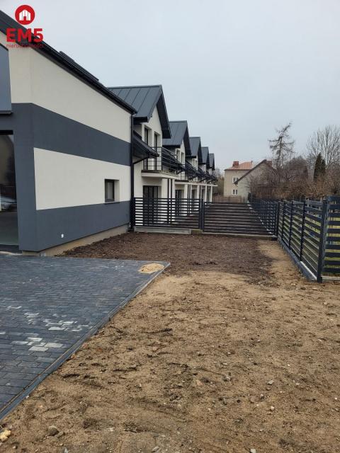 Nowoczesna szeregówka.