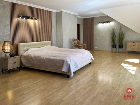 Dom z ogrodem Porosły