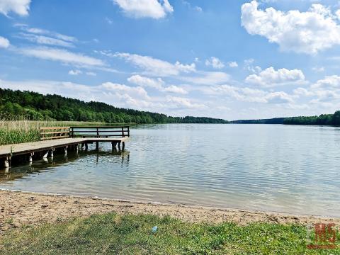 Ciekawa działka budowlana blisko jeziora.