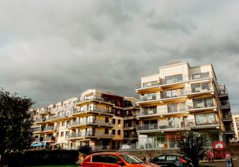 Dwupoziomowy Apartament z Panoramą na Jezioro