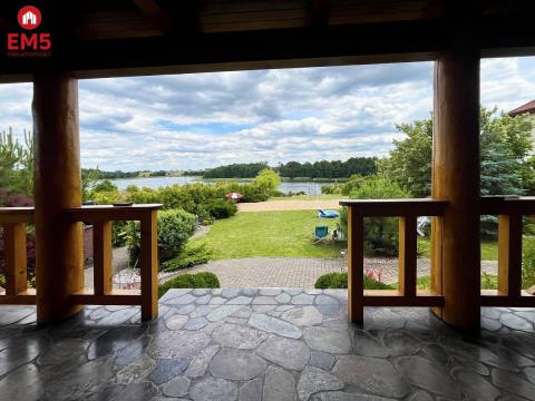 Mazury. Komfortowa posiadłość z linią brzegową.