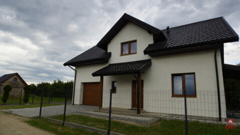 Wolnostojacy dom w spokojnej okolicy