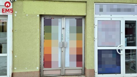 Lokal handlowo-usługowy na parterze
