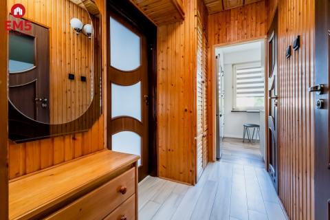 2 pokoje na 1 piętrze w 4-piętrowym bloku