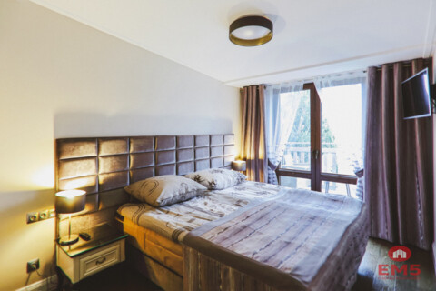 Dwupoziomowy Apartament z Panoramą na Jezioro