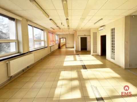 Biuro, magazyn, parking