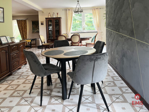 Dom z ogrodem Porosły