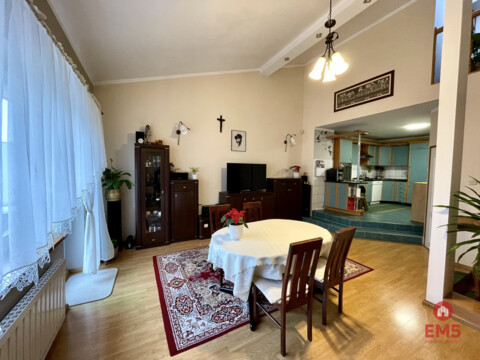 Dom szeregowy z lokalem usługowym