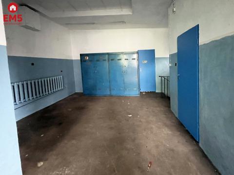 Lokal na warsztat samochodowy.