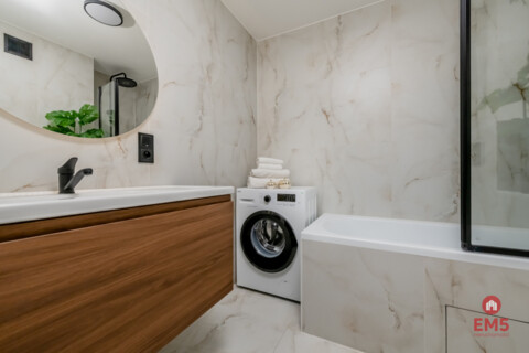 Dwa pokoje, balkon, wysoki standard