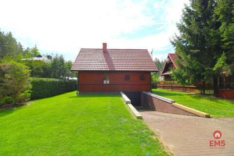 Dom w Atenach nad jeziorem Blizno