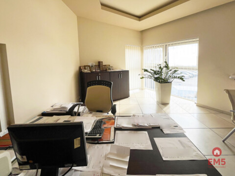 Powierzchnia handlowo biurowa z placem