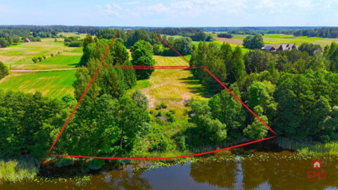 Działka nad jeziorem