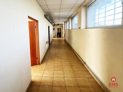 Powierzchnie biurowo-usługowe, parking, magazyn