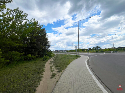 Atrakcyjna działka przy drodze