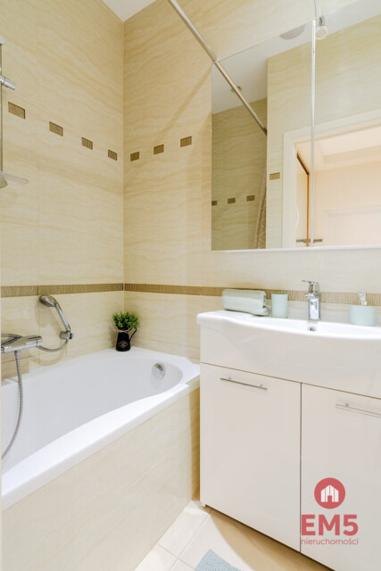 Parter, dwa pokoje, taras 9m2,