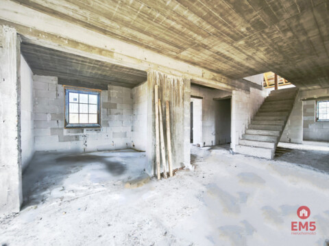 Dom 190 m² w stanie surowym – duża działka 5000 m²