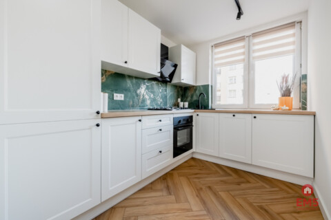 Dwa pokoje, balkon, wysoki standard