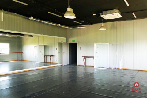 Budynek 1400 m2. Szkoła, fitness, gabinety