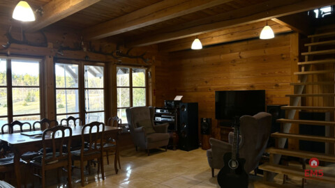 Drewniany dom premium nad stawem | 1 ha | Sauna |