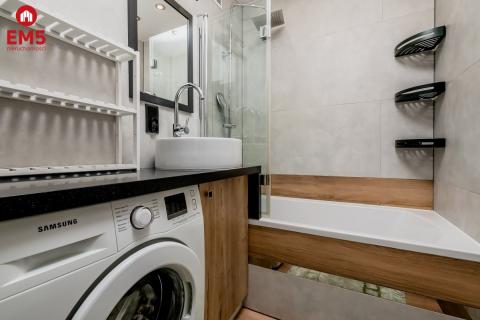 2 pokoje na 1 piętrze w 4-piętrowym bloku