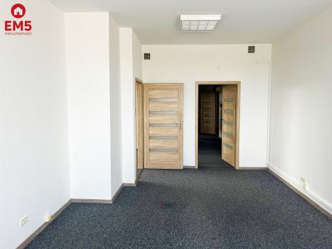 Biuro z widokiem na panoramę miasta