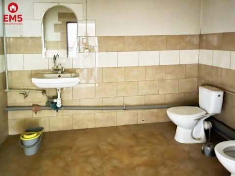 Magazyn, produkcja.  700 m2