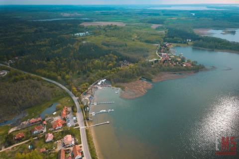 Ekskluzywny apartament z widokiem na jezioro.