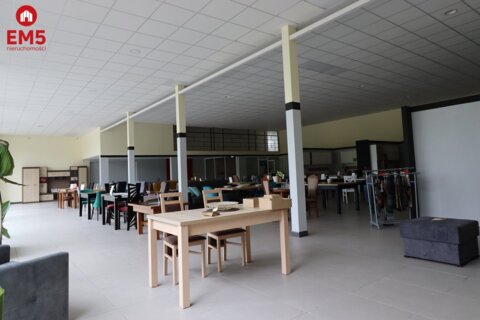 Business premises for rent