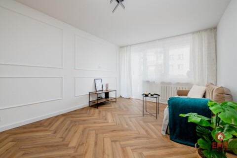 Dwa pokoje, balkon, wysoki standard