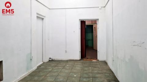 Lokal handlowo-usługowy na parterze