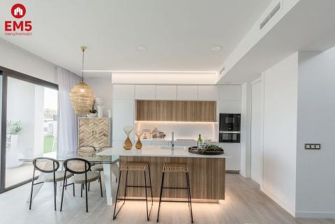 Dom blisko morza z Domkiem dla Gości